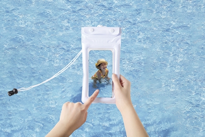 携帯防水ポーチ（ホワイト） 4月２０日入荷しました。