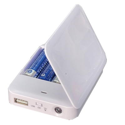 乾電池式モバイルバッテリー（ライト付）